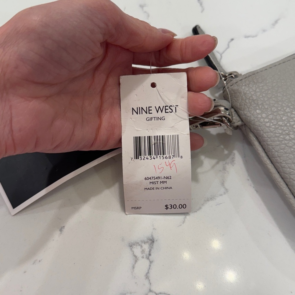 Nine West grey wallet wristlet - Picture 3 of 8